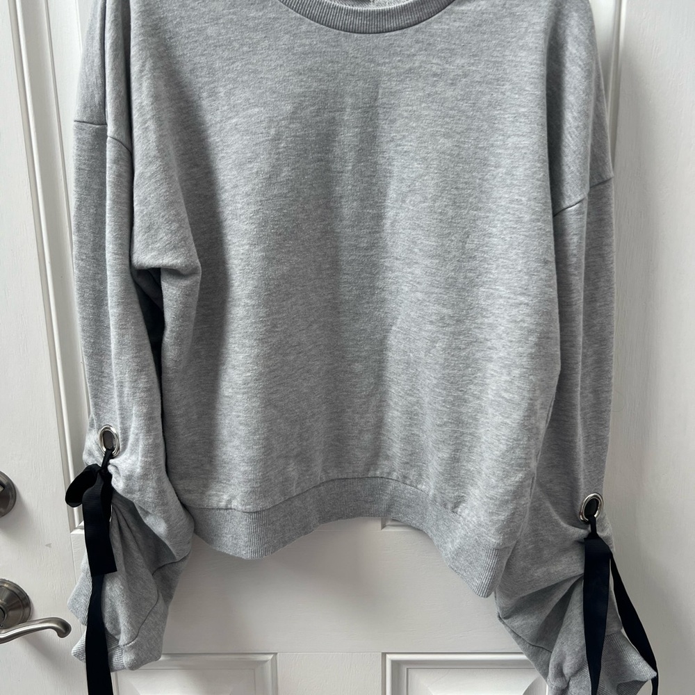 Elan sweatshirt.